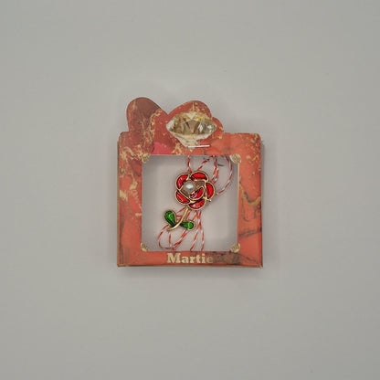 Mărțișor Tip Broșă / Brosche mit rot-weißem Band - Typ 3 (rote Box)