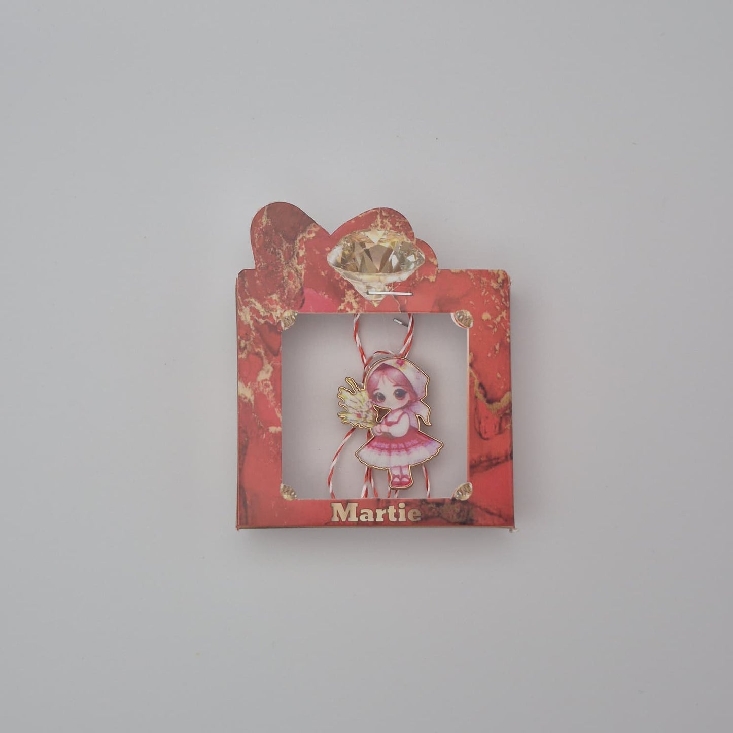 Mărțișor Tip Broșă / Brosche mit rot-weißem Band - Typ 3 (rote Box)