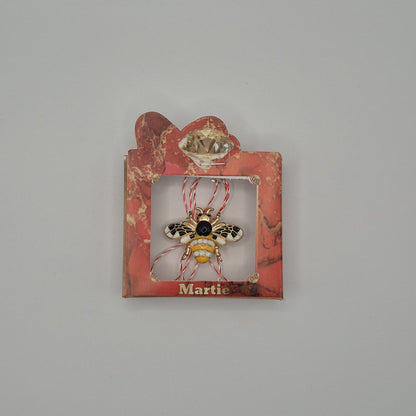 Mărțișor Tip Broșă / Brosche mit rot-weißem Band - Typ 3 (rote Box)