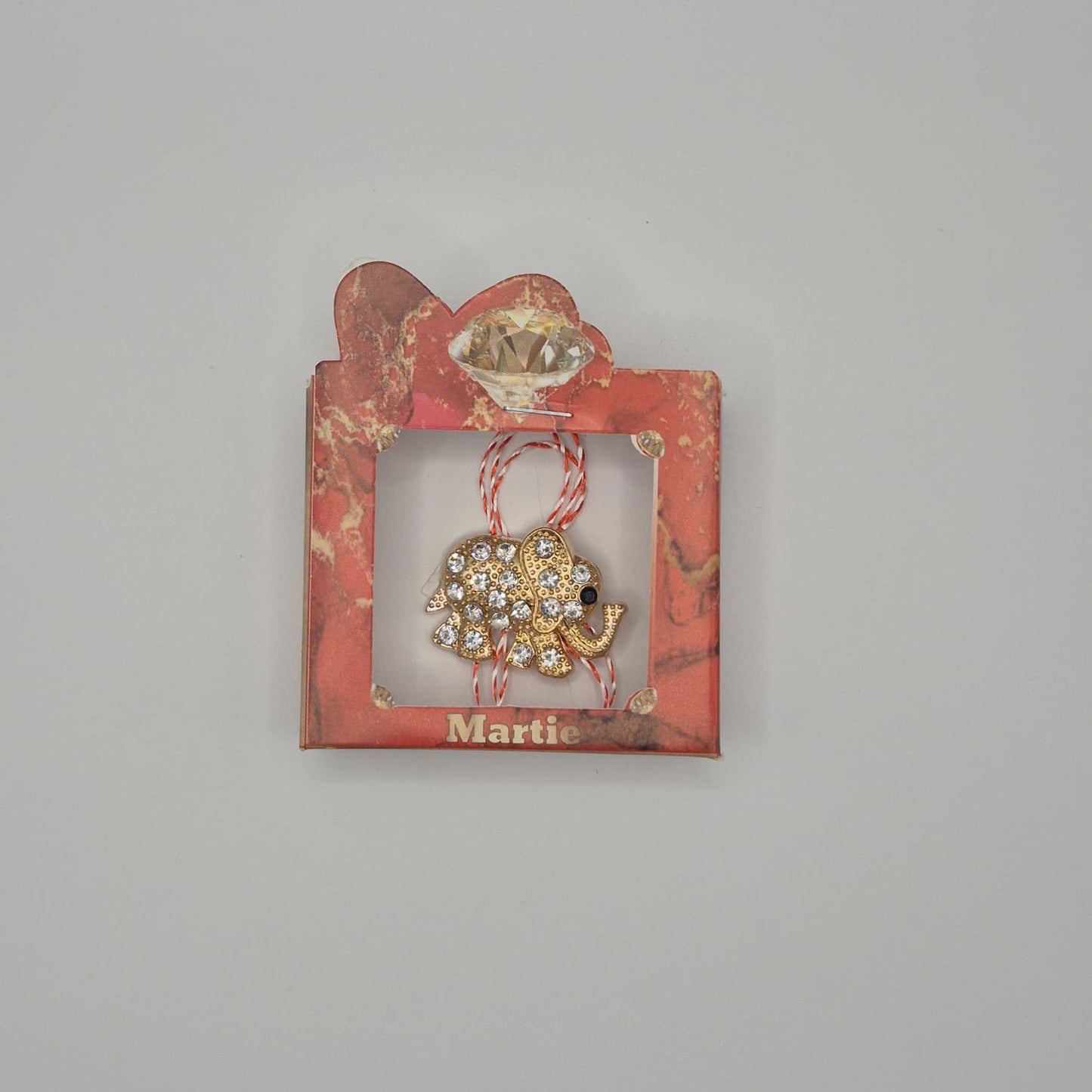 Mărțișor Tip Broșă / Brosche mit rot-weißem Band - Typ 3 (rote Box)