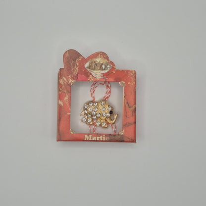 Mărțișor Tip Broșă / Brosche mit rot-weißem Band - Typ 3 (rote Box)