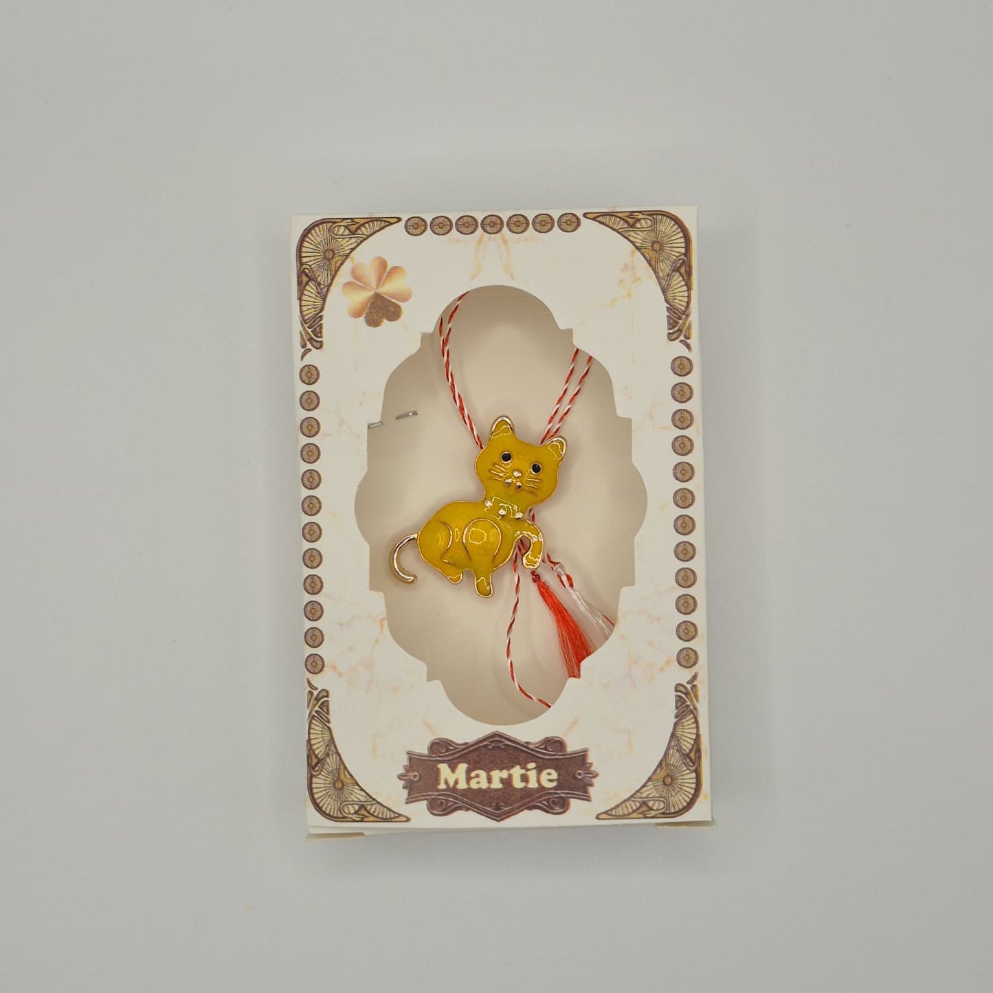 Mărțișor Tip Broșă / Brosche mit rot-weißem Band - Typ 3 (weiße Box)