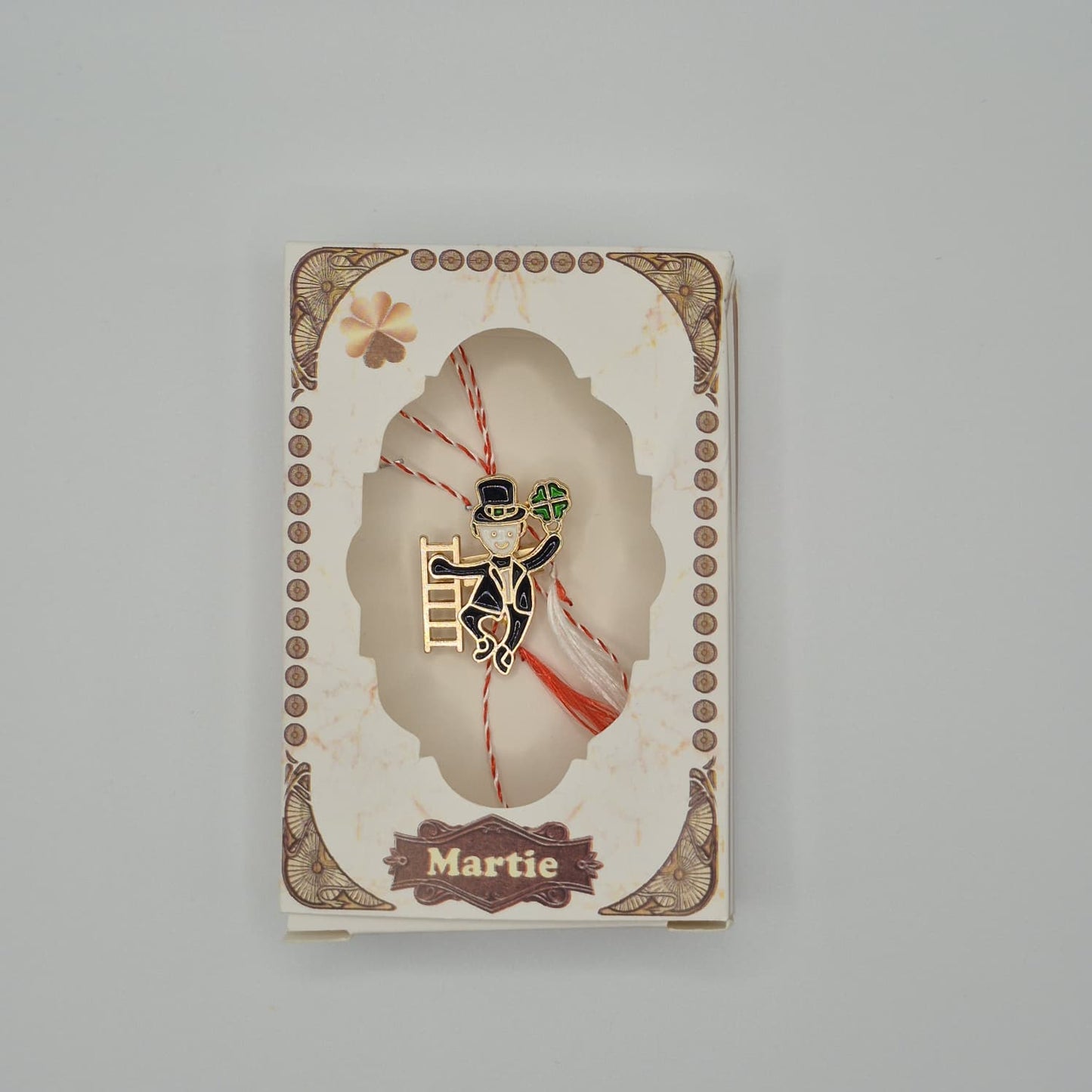 Mărțișor Tip Broșă / Brosche mit rot-weißem Band - Typ 3 (weiße Box)